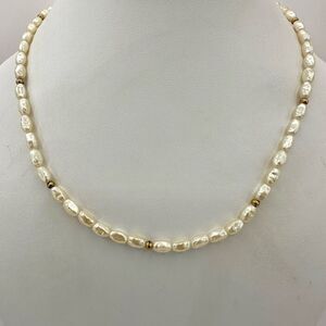 Faux freshwater Pearls and gold tone vintage necklace